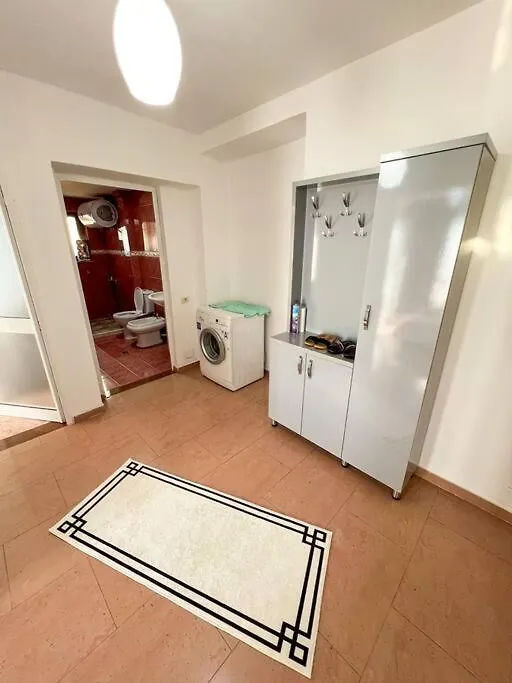 Scanderbeg Square 2Br Apt Tirana 0*,