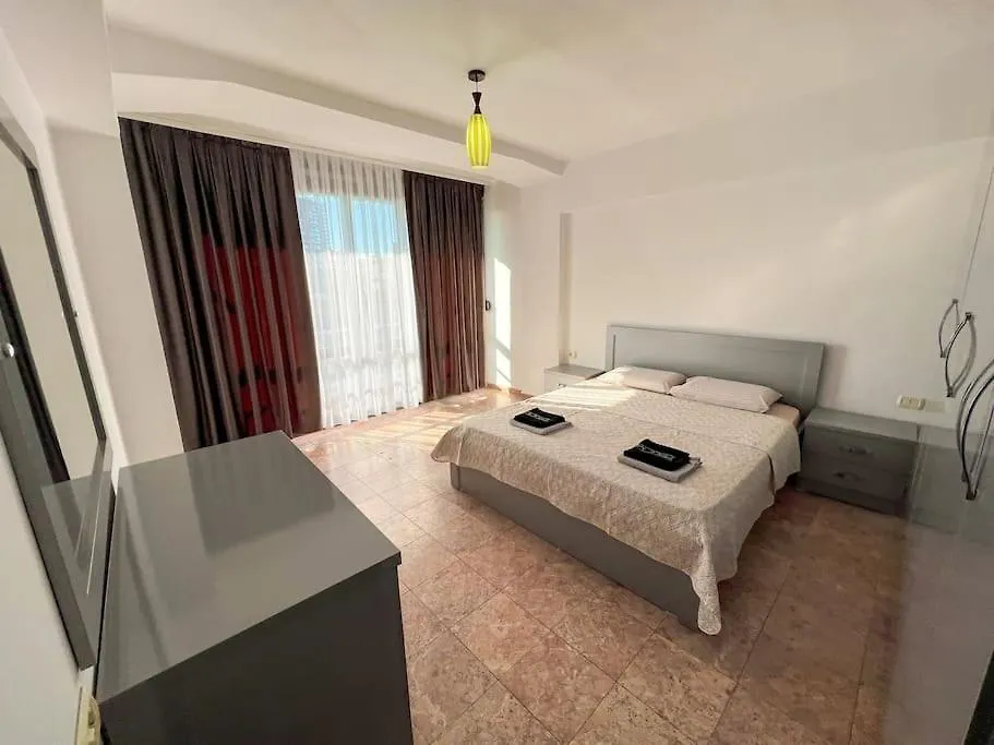 Scanderbeg Square 2Br Apt Tirana 0*,